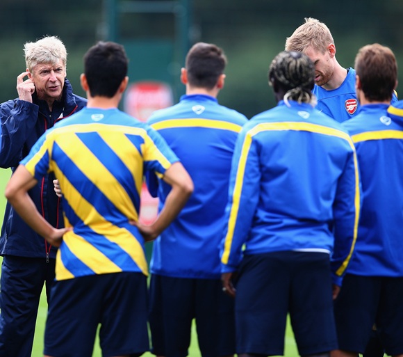 Manager Arsene Wenger of Arsenal talks to his players during a training session