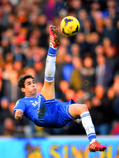 Oscar of Chelsea performs an overhead kick against Hull City