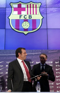 Barcelona opt for rebuilt Nou Camp, not new stadium