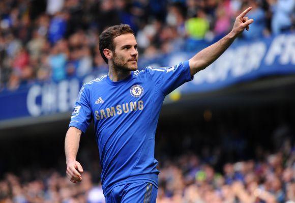 Manchester United bid for Chelsea's Mata