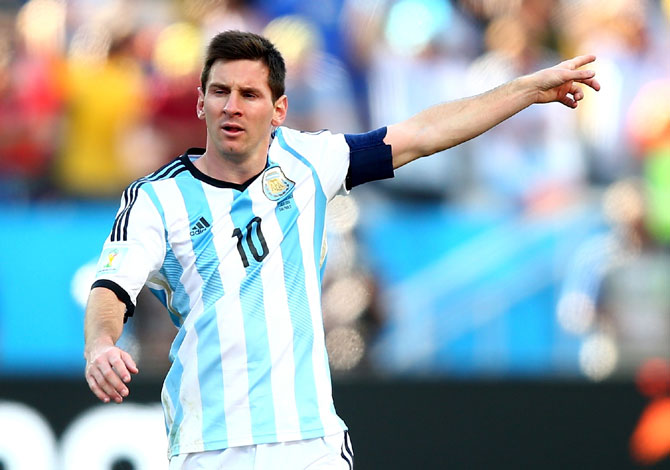 Lionel Messi of Argentina gestures during the match against Switzerland