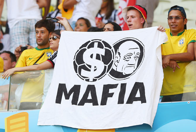 World Cup: Football fans think out loud through these banners!