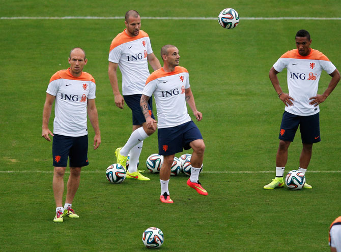 Arjen Robben and Wesley Sneijder during a Netherlands training session