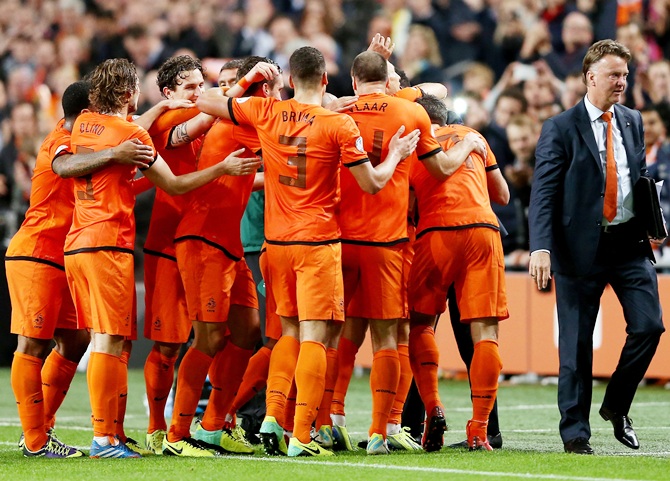 Holland manager Louis van Gaal celebrates with his team