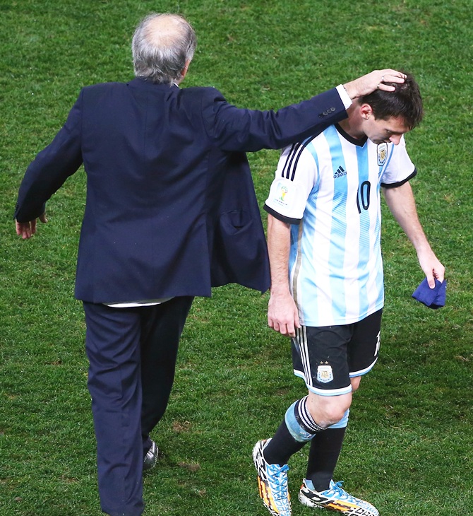 Head coach Alejandro Sabella of Argentina reacts with Lionel Messi at the end of extra time