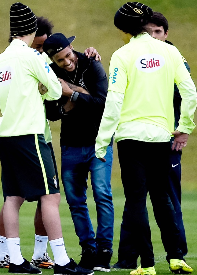 Neymar arrives during a training session of the Brazilian national football team at   the squad's Granja Comary training complex, on July 10, 2014 in Teresopolis