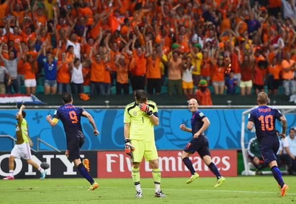 Spain's goalkeeper Iker Casillas reacts after allowing the Netherlands fourth goal to Robin van Persie