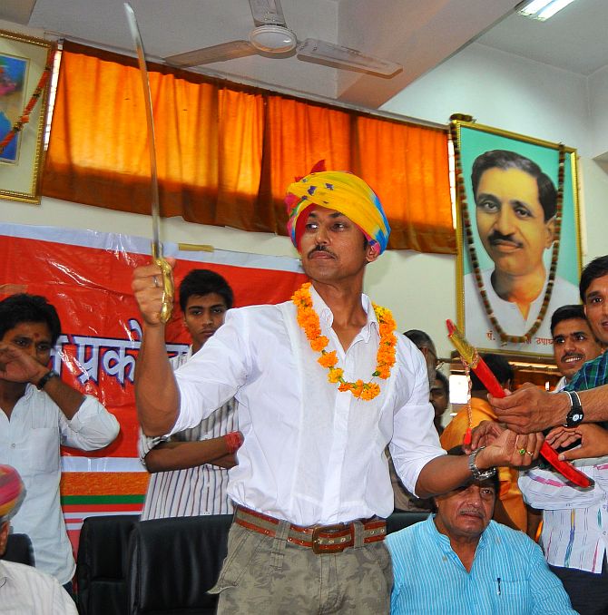 Rajvardhan Rathore campaigns in Jaipur