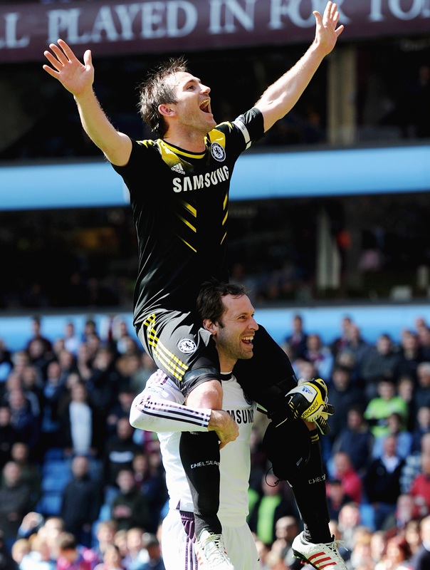 Frank Lampard of Chelsea celebrates with Peter Cech