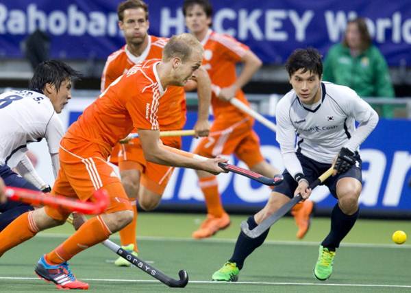 The Netherlands' Billy Bakker (left) and South Korea's Seunghoon Lee (right) vie for possession during the group stage match in the men's hockey World Cup in The Hague.