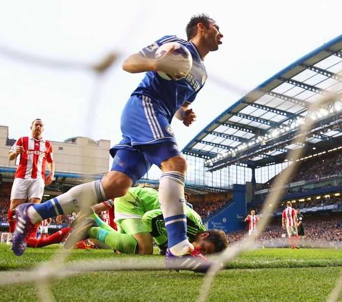 Frank Lampard of Chelsea celebrates scoring