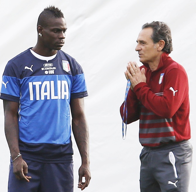 Italy's coach Cesare Prandelli,right, talks with his player Mario Balotelli