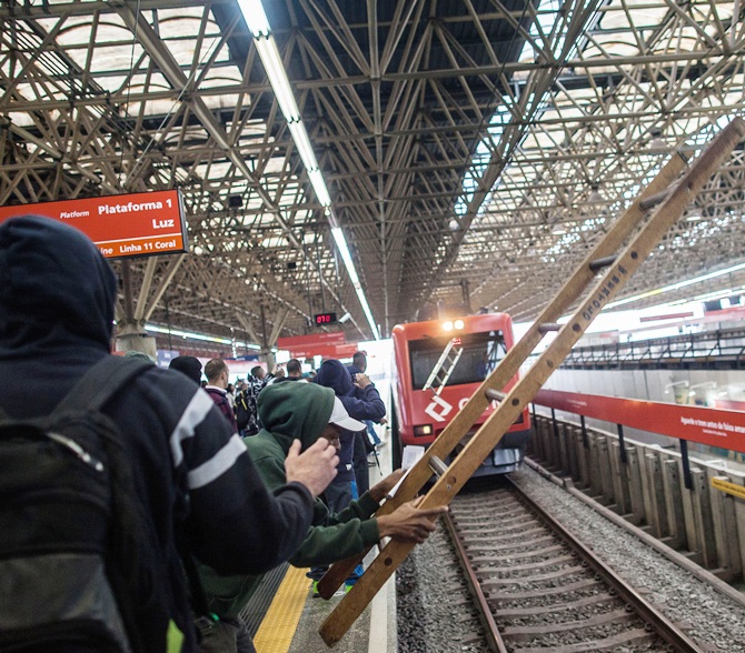 Public transportation users invade subway tracks in the Corinthians   Itaquera station, near Arena Corinthians stadium where the opening of the FIFA Soccer World Cup will take place