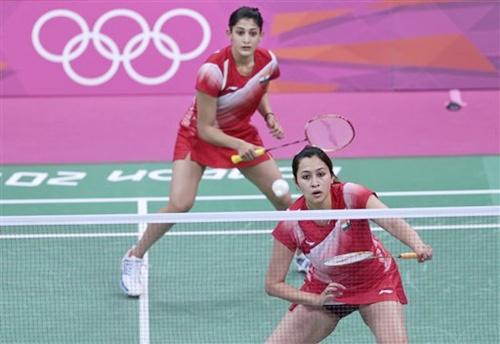 India's Ashwini Ponappa, left, and Jwala Gutta