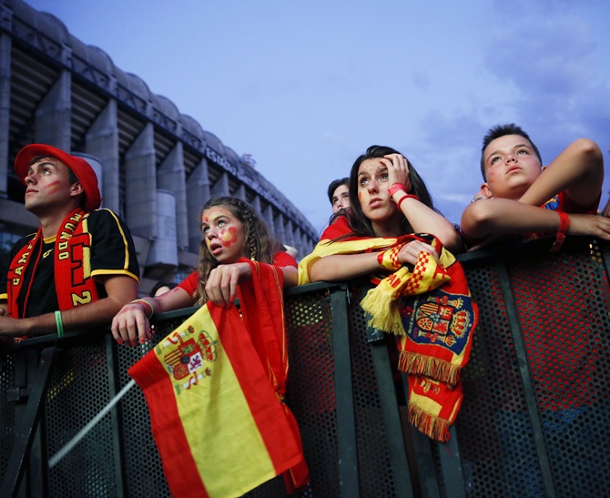 Spain supporters react