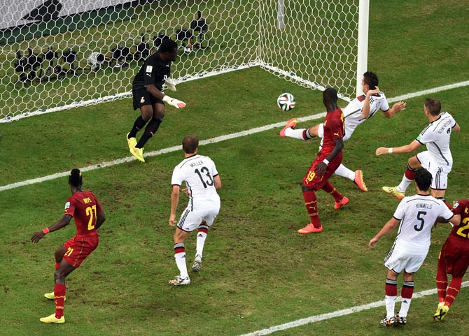 Miroslav Klose scores Germany's second goal past Ghana goalkeeper Fatawu Dauda