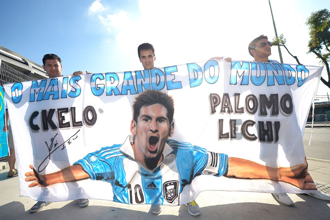Argentine fans with a Messi banner