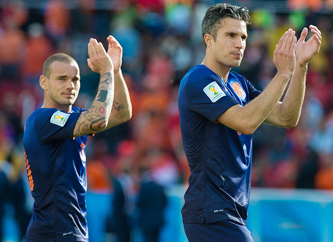 Wesley Sneijder and Robin Van Persie of the Netherlands acknowledge the fans after the 2014 FIFA World Cup Brazil Group B match against Australia on Wednesday