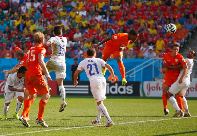 Leroy Fer of the Netherlands scores his team's first goal on a header