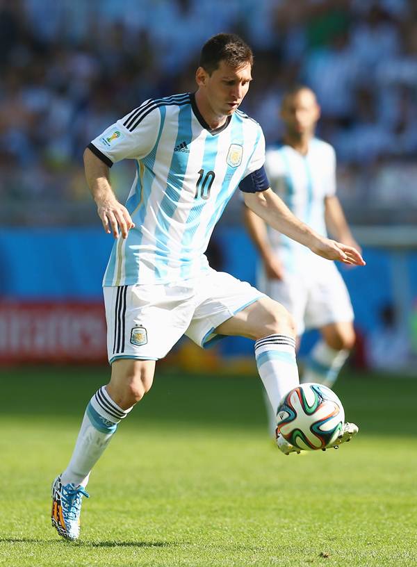 Lionel Messi controls the ball during the match against Iran