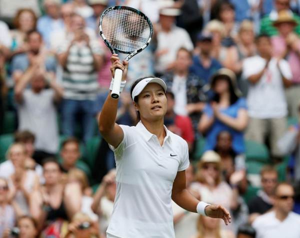 Li Na celebrates after her victory