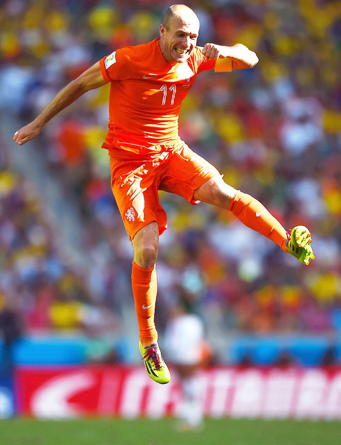 Arjen Robben of the Netherlands celebrates after defeating Mexico 2-1