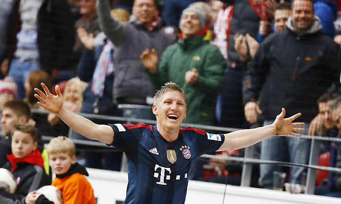 Bayern Munich's Bastian Schweinsteiger celebrates his goal against FSV Mainz 05 during their Bundesliga match in Mainz on Saturday