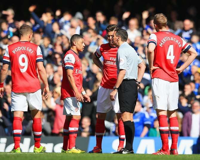 Alex Oxlade-Chamberlain of Arsenal appeals to Referee Andre Marriner after he gave Kieran Gibbs of Arsenal (not pictured) a red card