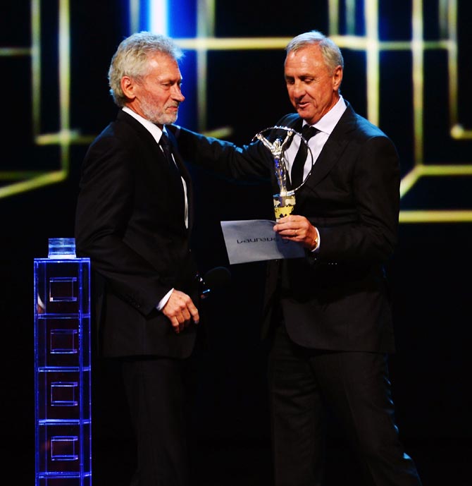 Paul Breitneris collects the Laureus World Team of the Year award on behalf of Bayern Munich from Johan Cruyff
