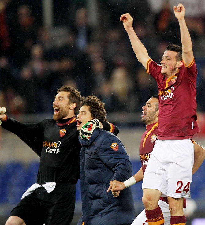 Alessandro Florenzi,right, of AS Roma and his teammates celebrate their victory after the Serie A match against Torino FC