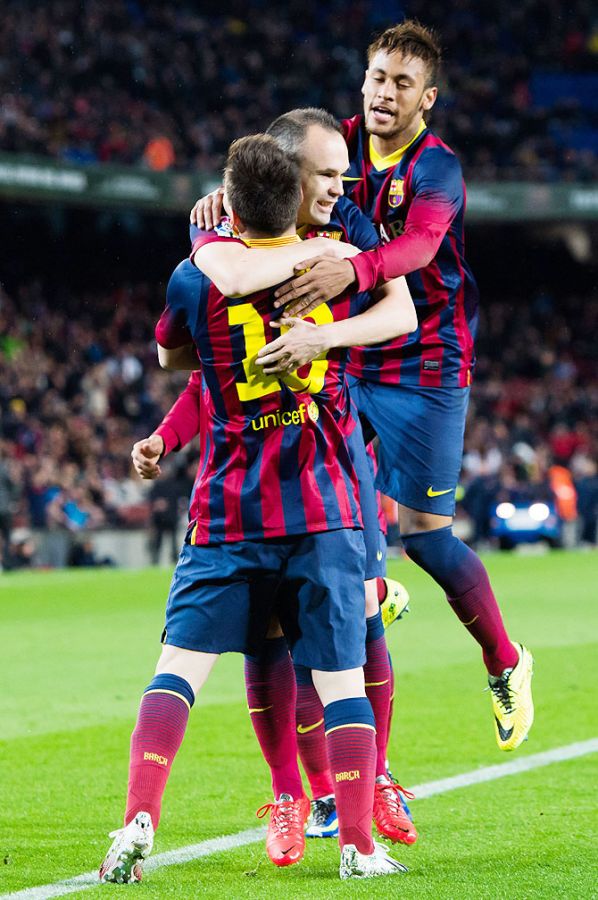  FC Barcelona's Lionel Messi (centre), Andres Iniesta (2nd from right) and Neymar celebrate a goal