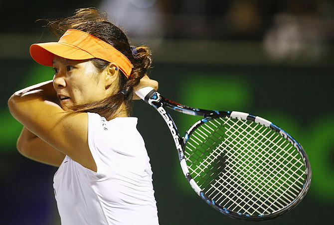 Na Li of China returns a shot to Dominika Cibulkova of Slovakia on Thursday