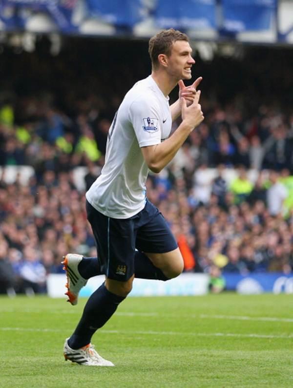 Edin Dzeko of Manchester City celebrates after scoring his team's third goal against Everton