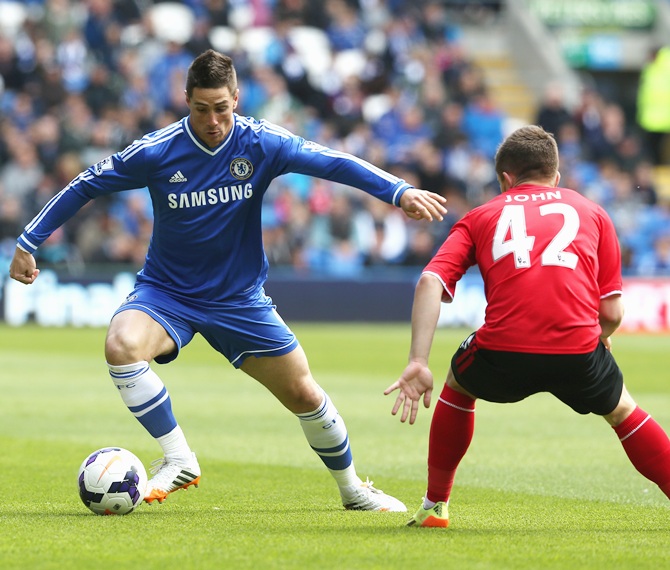 Fernando Torres of Chelsea takes on Declan John during the Barclays Premier League match against Cardiff City