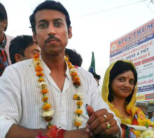 Rajyavardhan Rathore with his wife Gayithri