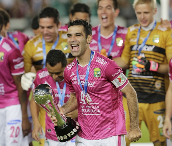 Rafael Marquez,centre, of Leon holds up the trophy after their team won the Mexican league championship final