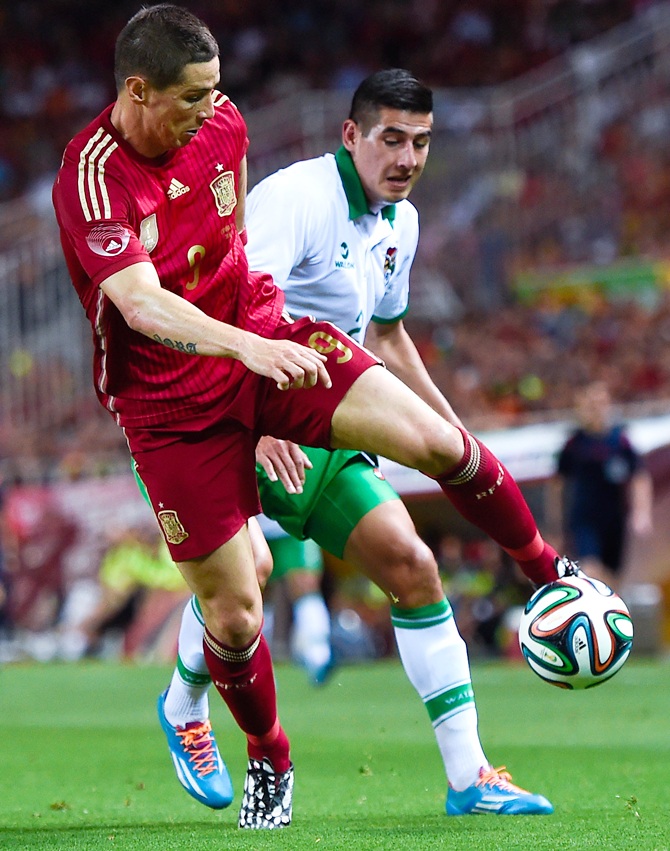 Fernando Torres of Spain competes for the ball with Ronald Equino of Bolivia