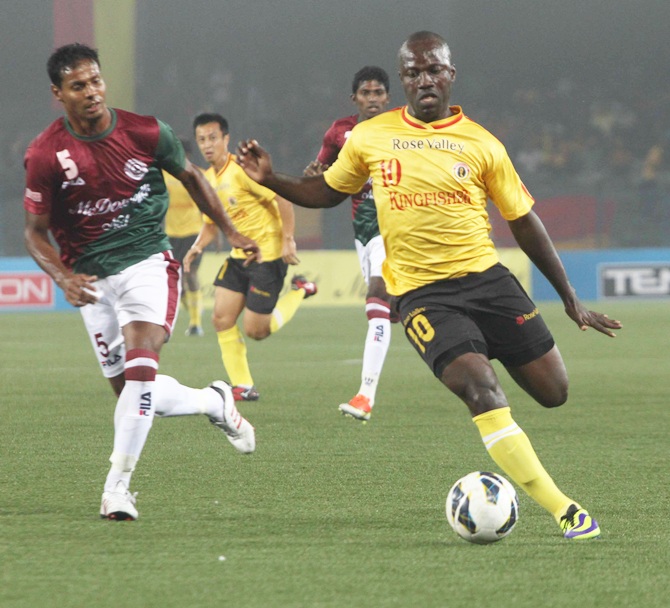 ast Bengal and Mohun Bagan players in action