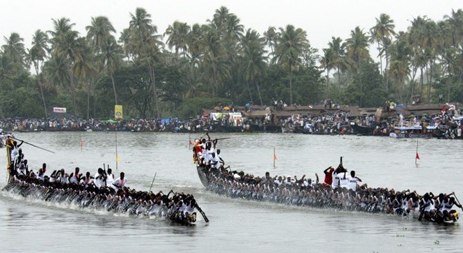 Snake boats during the Nehru boat race 