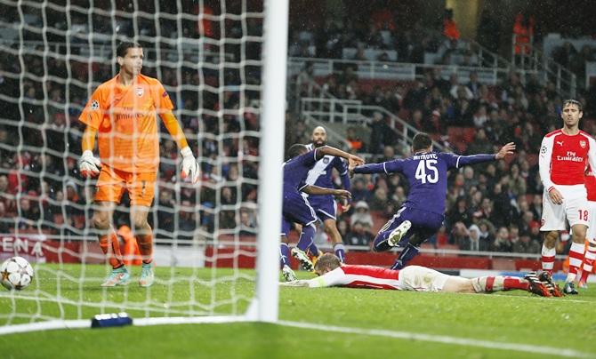 Anderlecht's Aleksandar Mitrovic, centre, celebrates