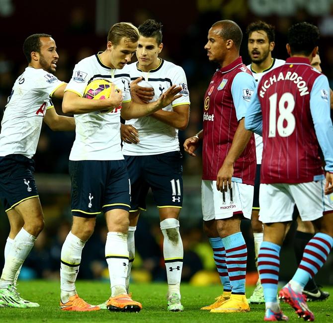 Harry Kane of Spurs keeps hold of the ball