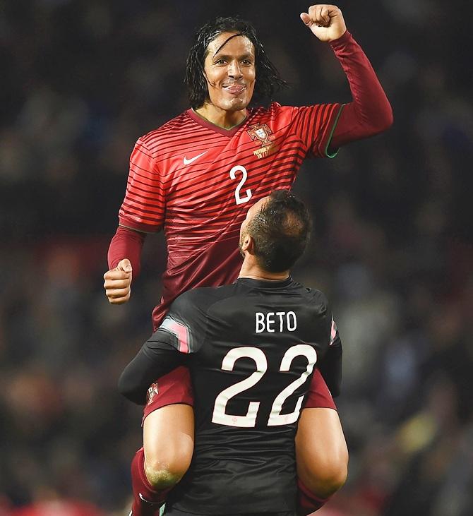 Bruno Alves and Beto of Portugal celebrate