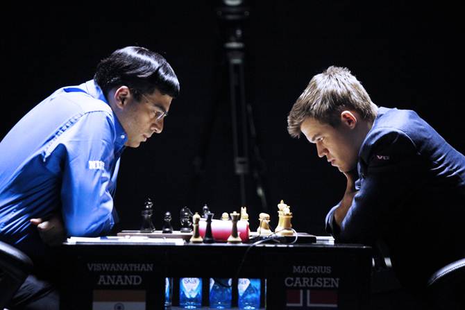 Viswanathan Anand and Magnus Carlsen at the World Championship match in Sochi