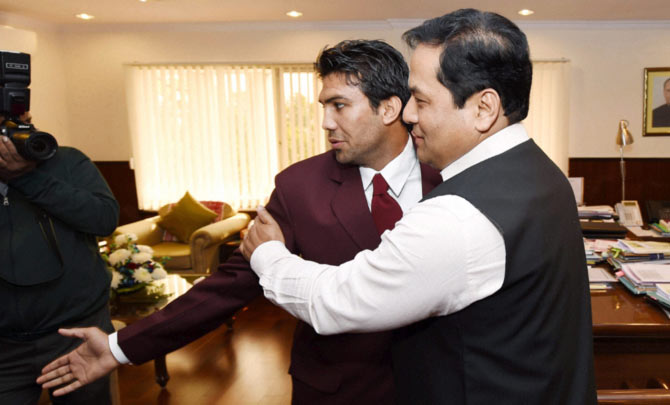 Sports Minister Sarbananda Sonowal (right) with Manoj Kumar