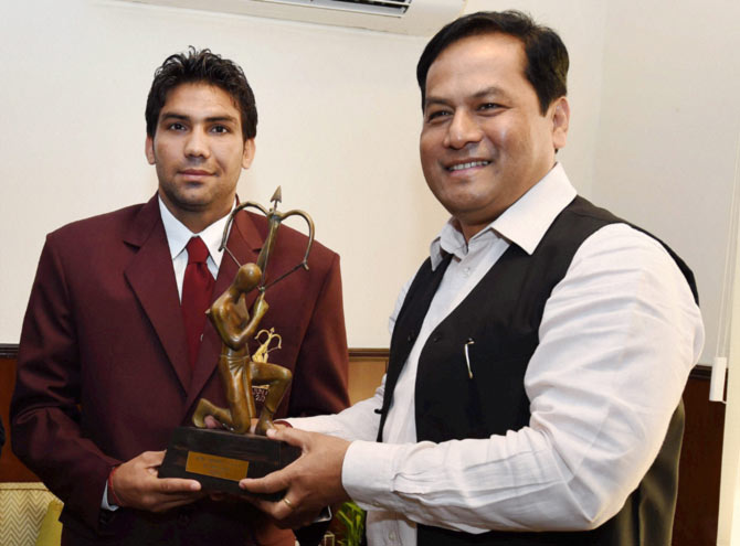 Sports Minister Sarbananda Sonowal (right) with Manoj Kumar