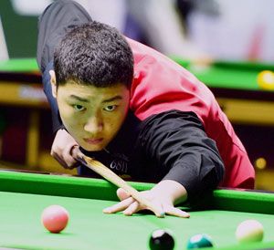 China's 14-year-old Yan Bingtao during his quarter-final against 12-time World champion Pankaj Advani IBSF World Snooker Championship, at the Sree Kanteerava indoor stadium, in Bengaluru.