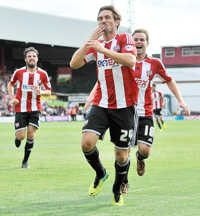 Tommy Smith of Brentford celebrates