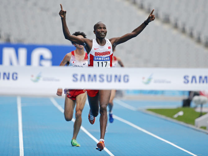 Bahrain's Ali Hasan Mahboob wins the men's marathon at the Incheon Asiad Main Stadium during the 17th Asian Games on Friday