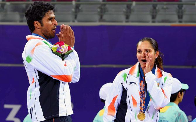 India's Sania Mirza (right) and Saketh Myneni