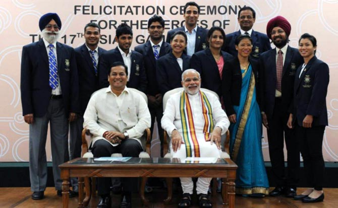 Prime Minister Narendra Modi and Sports Minister Sarbananda Sonowal with the India's medal-winning boxers